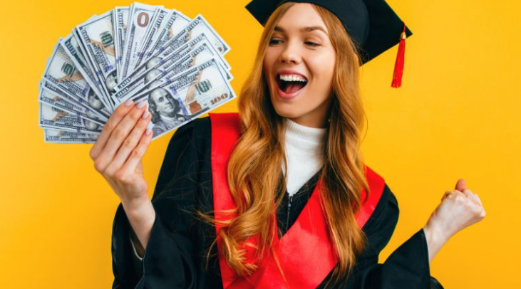 Học bổng và Hỗ trợ Tài chính: Giới thiệu Các Chương Trình Học Bổng Quốc tế và Quốc Nội